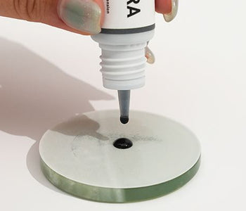 How long does eyelash glue last?