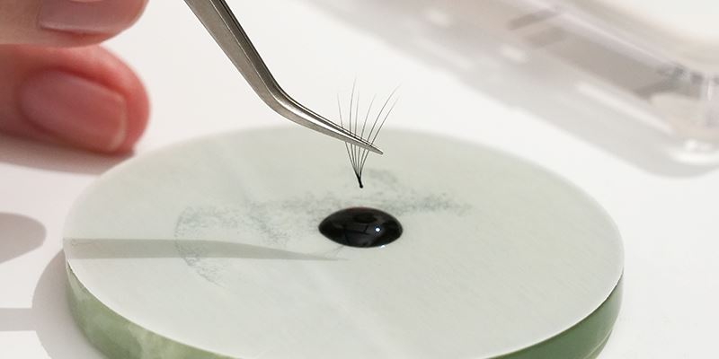 Eyelash Extension Glue and Humidity: A Complete Guideline