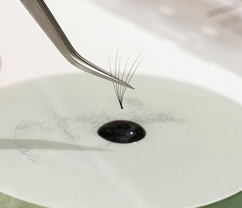 Eyelash Extension Glue and Humidity: A Complete Guideline