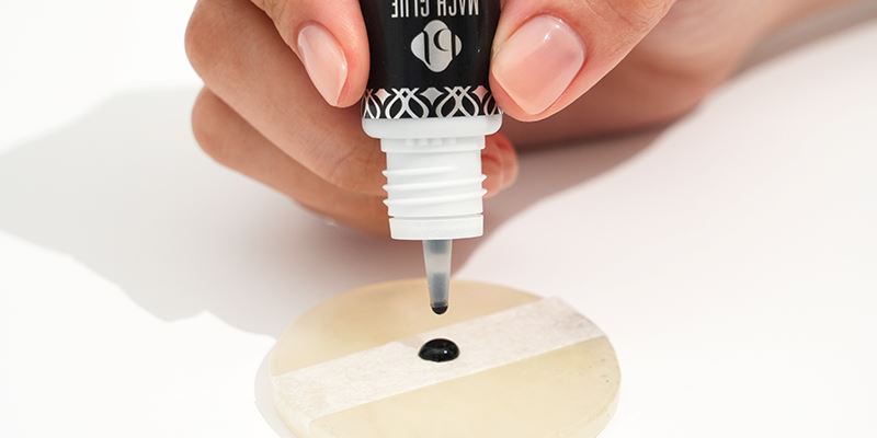 Eyelash extension glue ingredients: What is in the lash glue