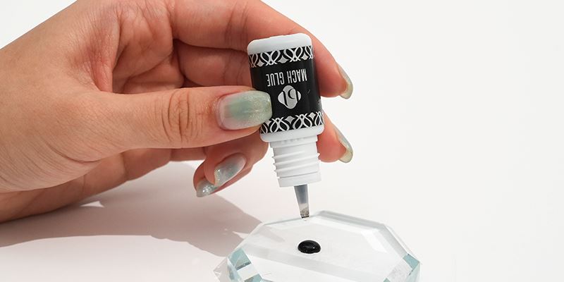 How to care for eyelash extension adhesive - eyelash extension supplies