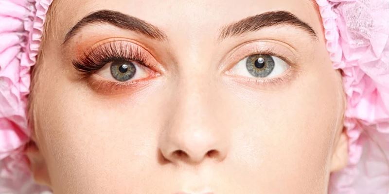How to Recognize a Lash Allergy